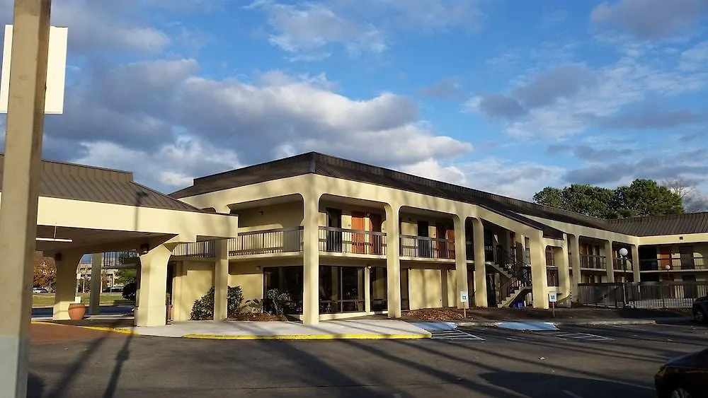 Days Inn By Wyndham Norfolk Airport Motel