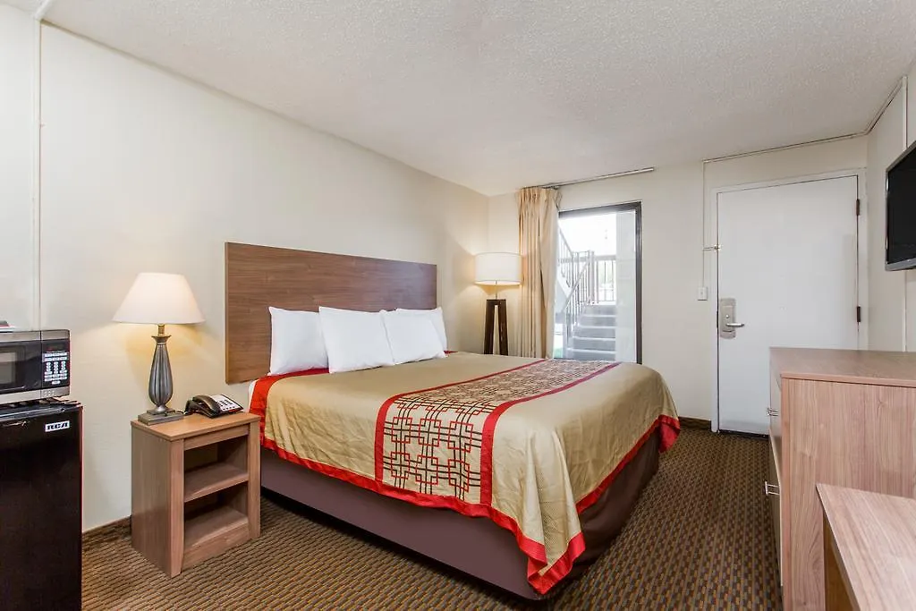 Days Inn By Wyndham Norfolk Airport Motel